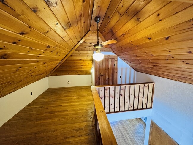 Building Photo - 240 Pine St