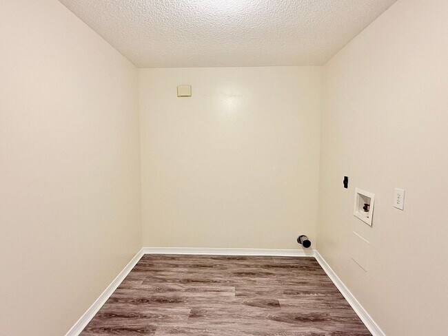 Building Photo - Spacious 3-Bedroom Home Near NAS Whiting Field