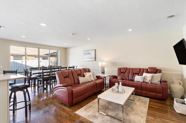 Building Photo - 7663 Great Oak Dr