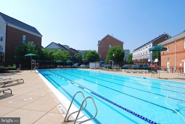 Building Photo - 4951 Brenman Park Dr