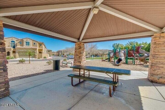 Building Photo - 1367 S Country Club Dr