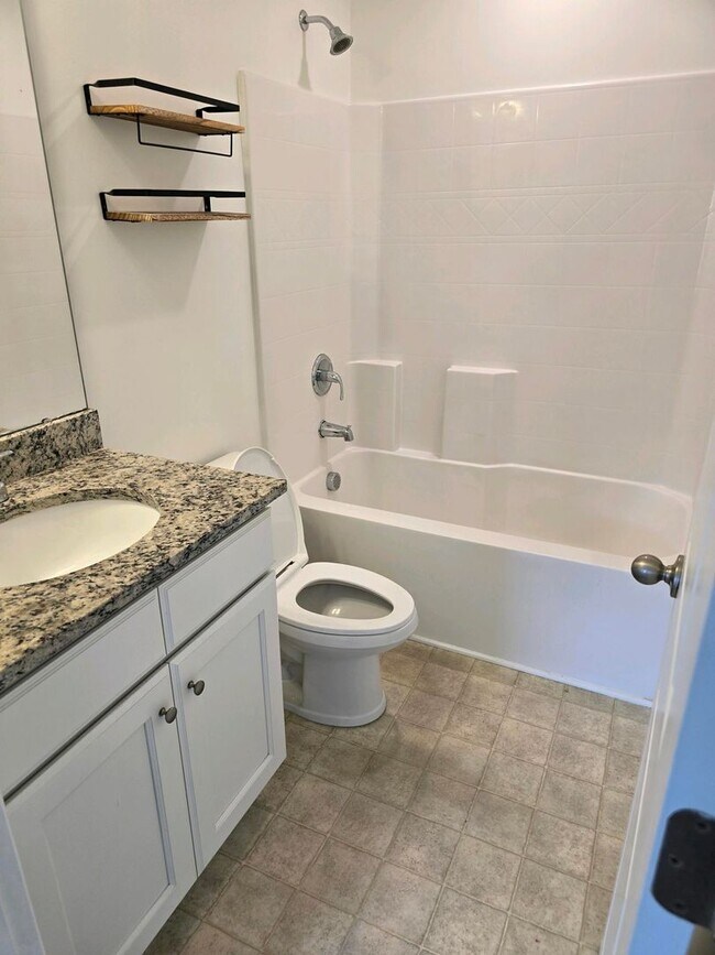 Building Photo - Charming 3-Bedroom Home with Community Poo...