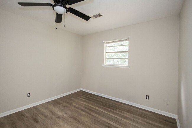 Building Photo - 1011 W Slaton Ave