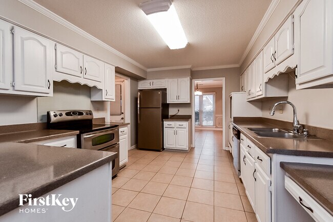 Building Photo - 8861 Reflections Cove