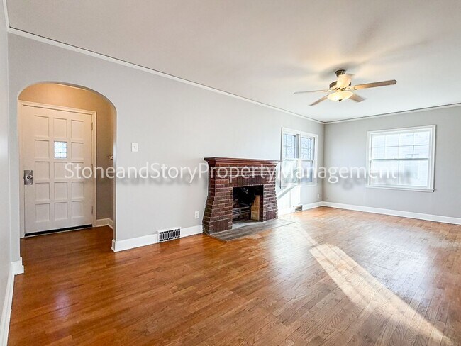 Building Photo - Large 2 story home in Oakland with large garage