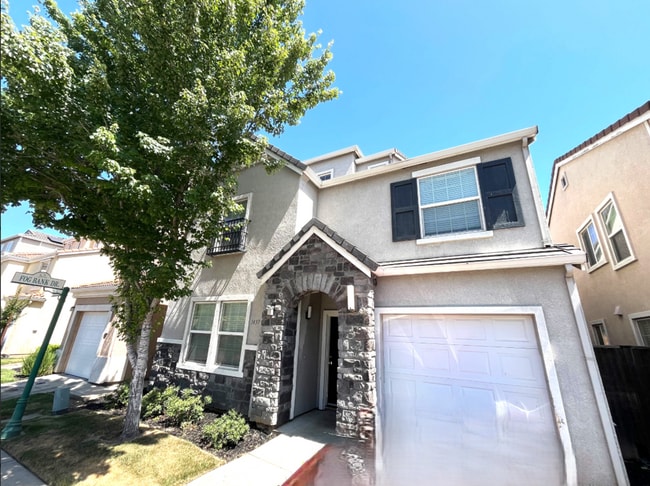 Building Photo - Spacious 5-Bedroom Home in Gated Stockton ...