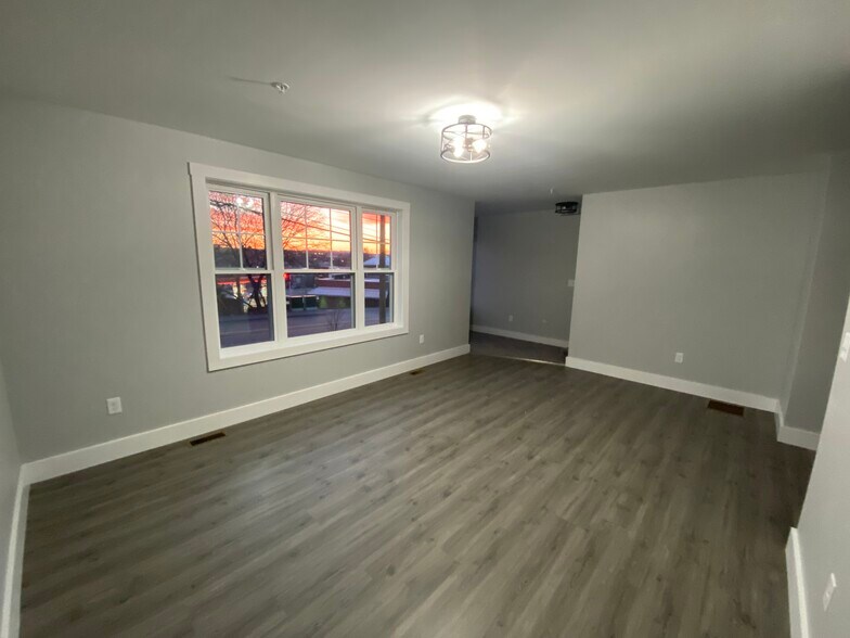 Building Photo - 32 Main St