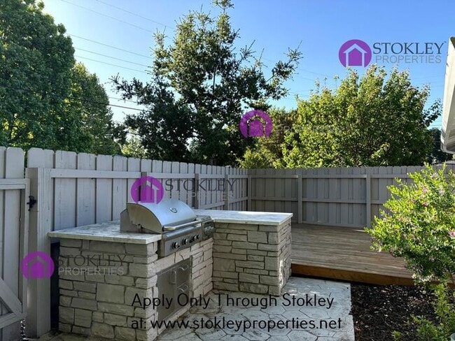 Building Photo - 276 Jennifer Way