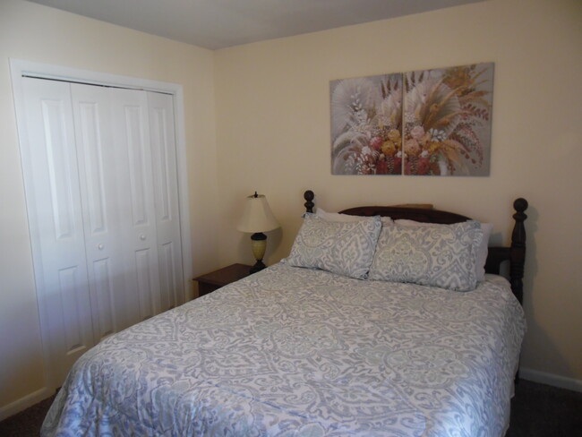 Master bedroom - 799 Donnell Blvd