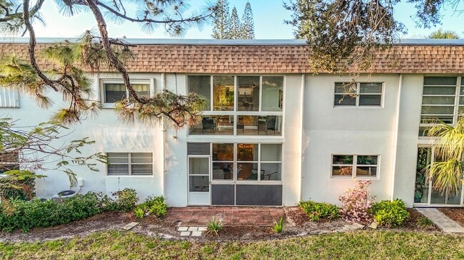 Building Photo - 2950 SE Ocean Blvd