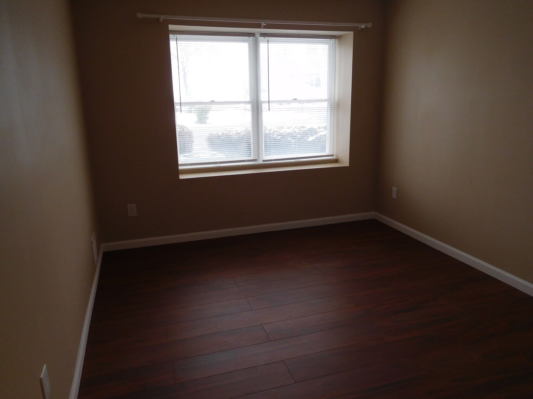 Building Photo - 700 N Franklin Blvd, Unit 1603