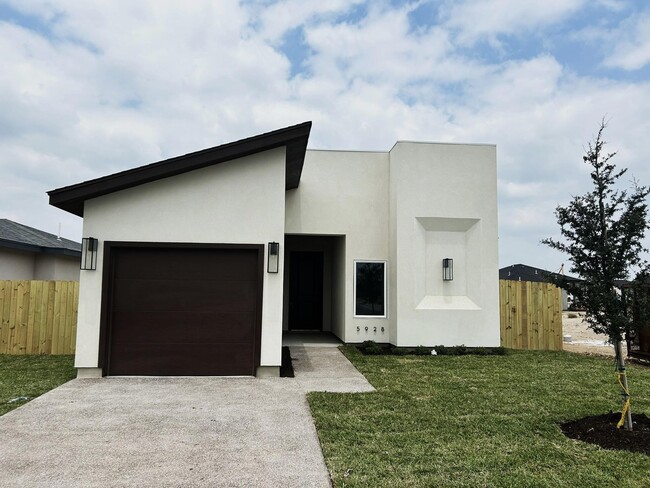 Building Photo - 5928 Heather Loop