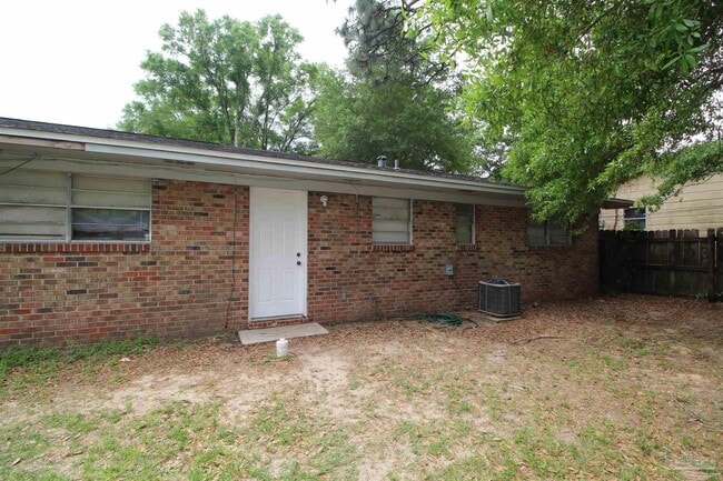 Building Photo - 6618 Applegate St