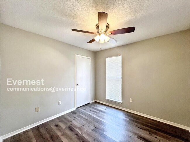 Building Photo - 3525 Dorchester Dr