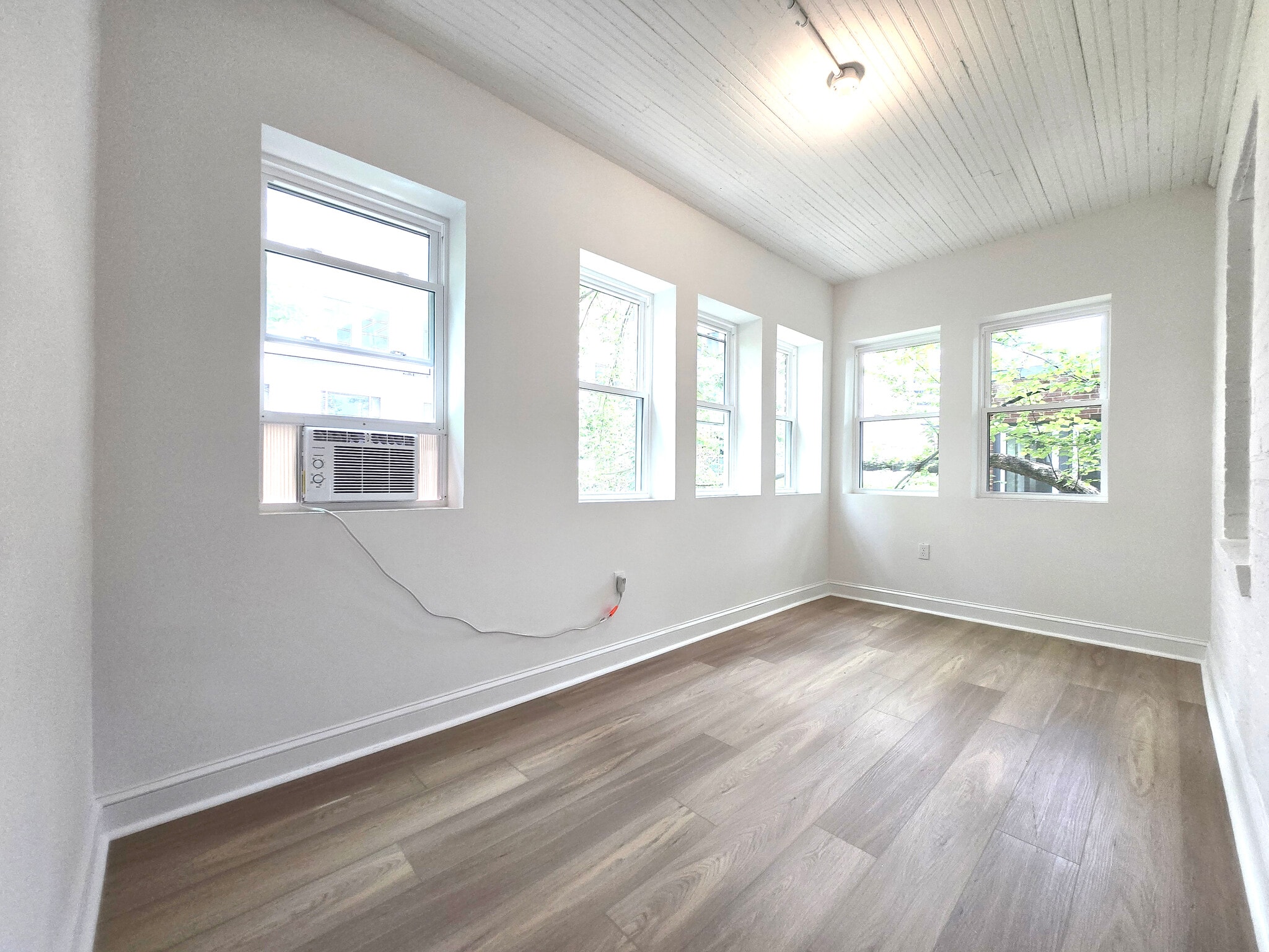 Building Photo - 4526 Avondale St