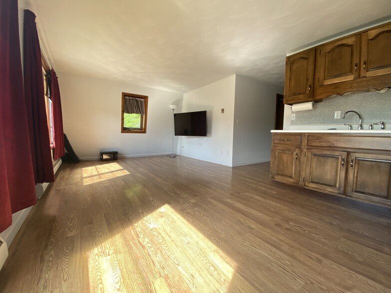Building Photo - 5 Highridge Dr