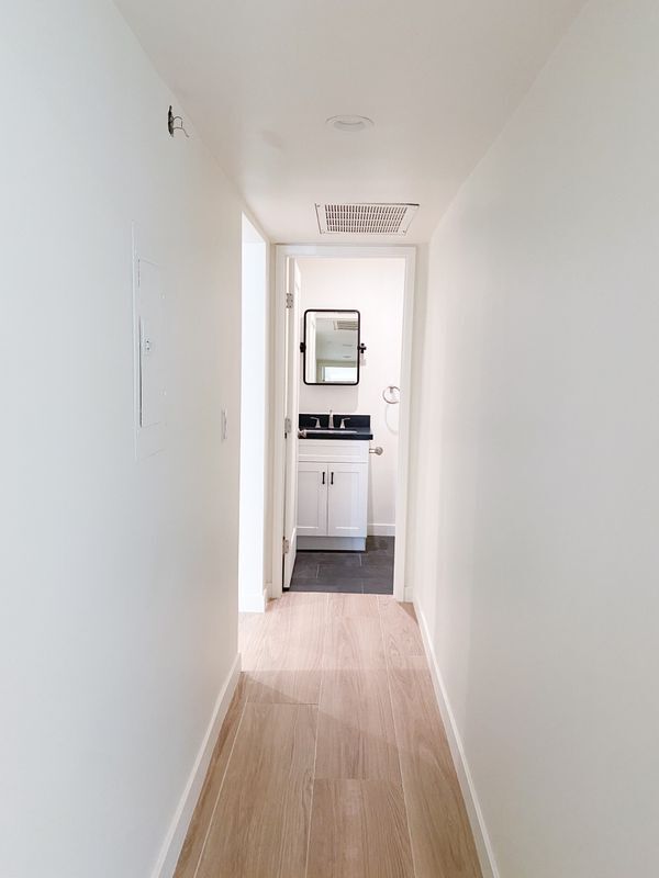 Building Photo - 848 Kings Rd