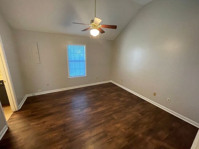 Building Photo - 1004 Creekside Pl