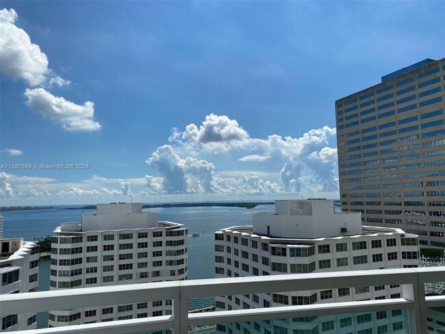 Building Photo - 950 Brickell Bay Dr