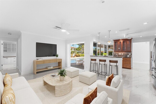 Building Photo - 2443 NE 26th St