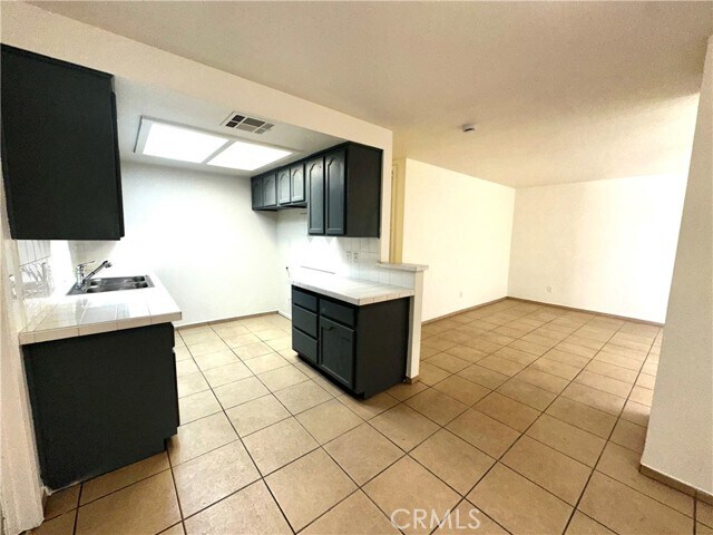 Building Photo - 10918 Maya St