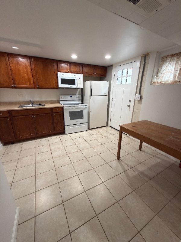 Building Photo - 6919 Rolling Rd