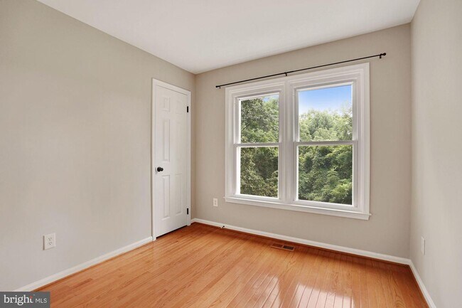 Building Photo - 5136 Glen Meadow Dr