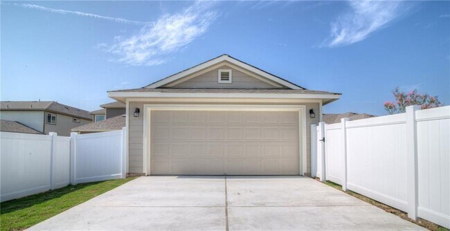 Building Photo - 1120 Badlands Dr