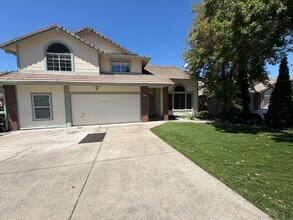 Building Photo - AVAILABLE NOW! Come view this 5 Bedroom single family home in Rocklin!