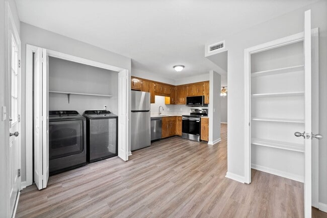 Primary Photo - 2 Bedroom Pet Friendly Condo For Rent Near...