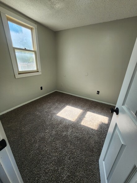 Building Photo - 1310 N Wellington Pl