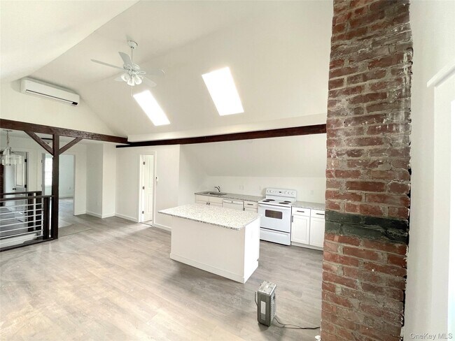 Building Photo - 1419 NY-376