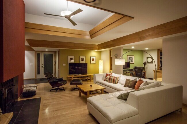 Building Photo - 1940 S Badour Rd