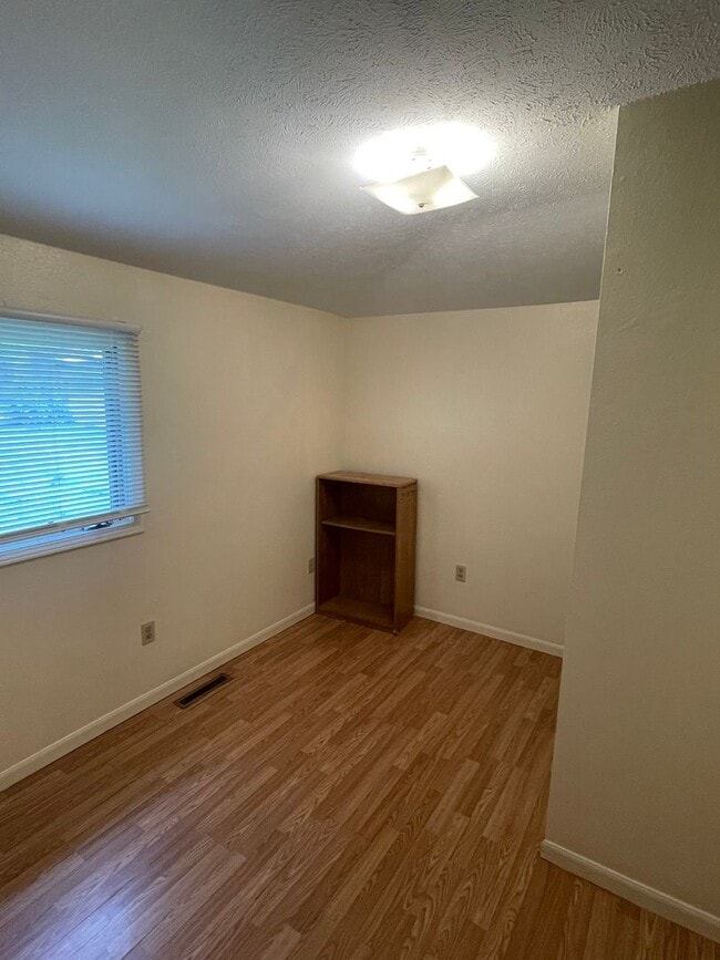 Building Photo - 813-813 W Poplar St
