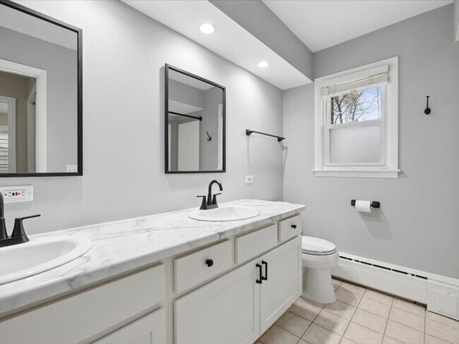 Building Photo - 619 Rockland Ave