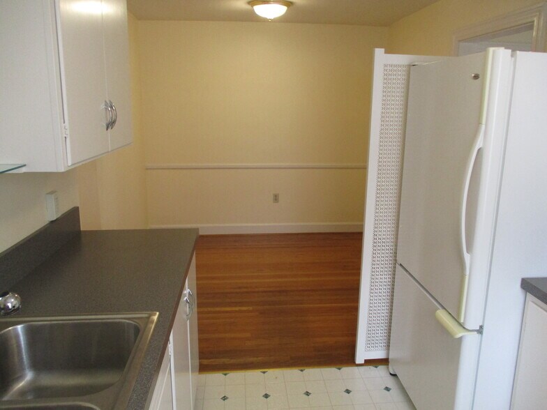 Building Photo - 2721 Brownsboro Rd