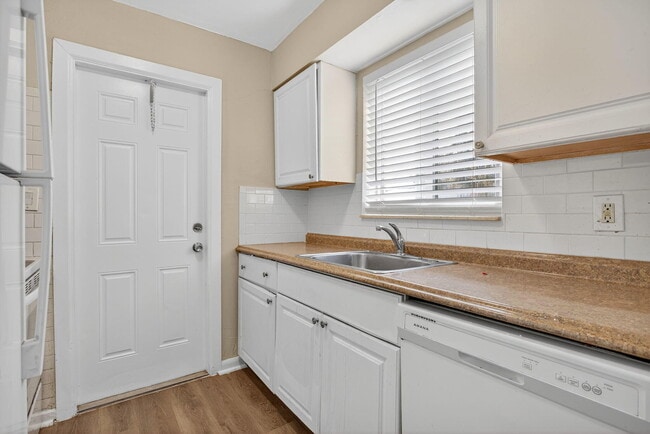 Building Photo - 3201 NE 7th Ave