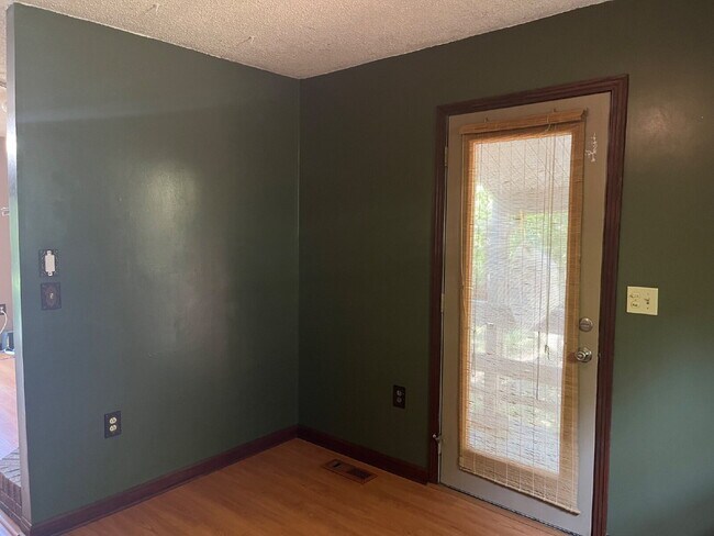 Building Photo - "Charming 2-Bedroom Retreat with Spacious 1200 Sq Ft Layout in Scenic Carthage!" Lake Front views...