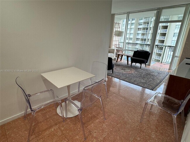 Building Photo - 1408 Brickell Bay Dr