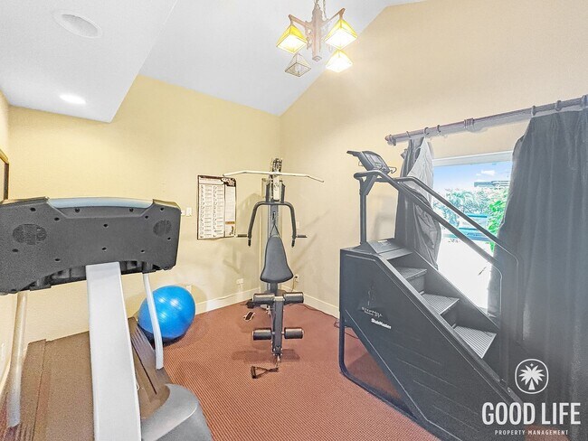 Building Photo - Comfort & Convenience in This Single-Level Oceanside Home