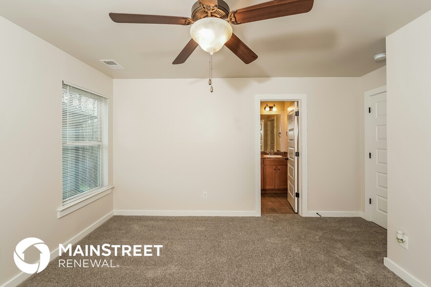 Building Photo - 70 Deer Creek Dr