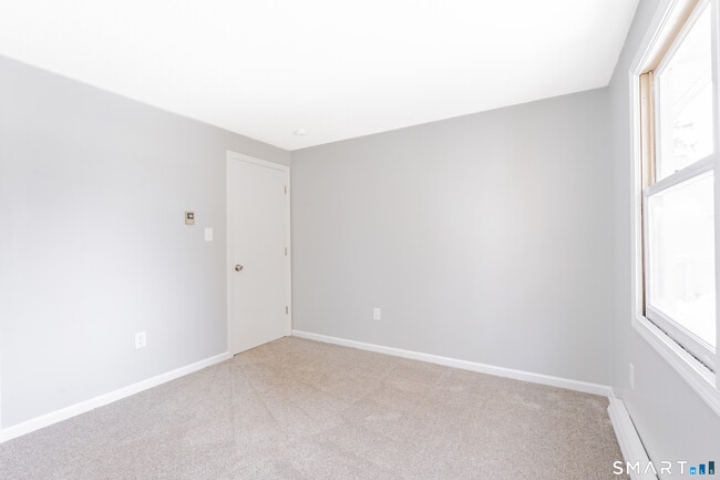 Building Photo - 28 Orient St