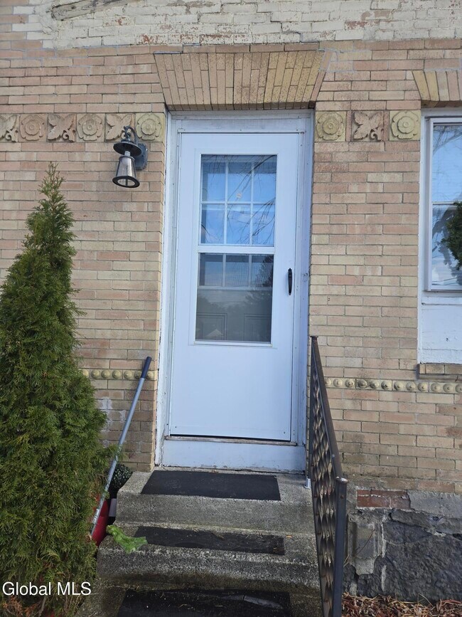 Building Photo - 318 Ridge St