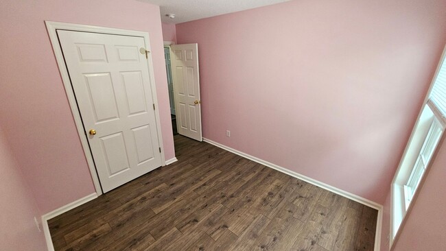 Building Photo - 4 BR 2 BA Southwest