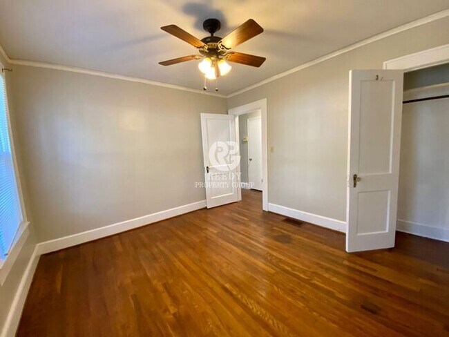 Building Photo - Spacious 3 bedroom and 1 bath home with FE...