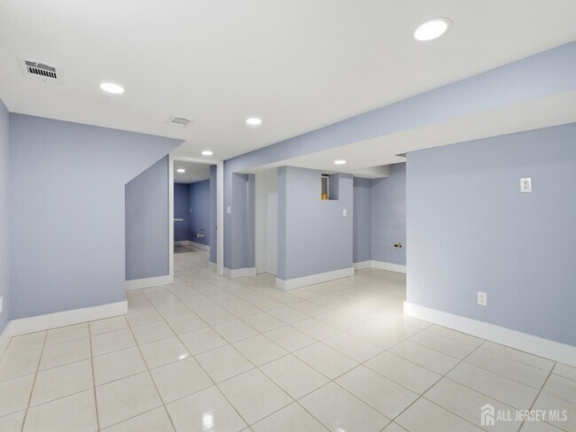 Building Photo - 14 John St