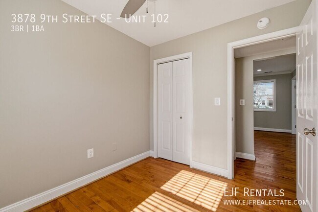 Building Photo - 3878 9th St SE