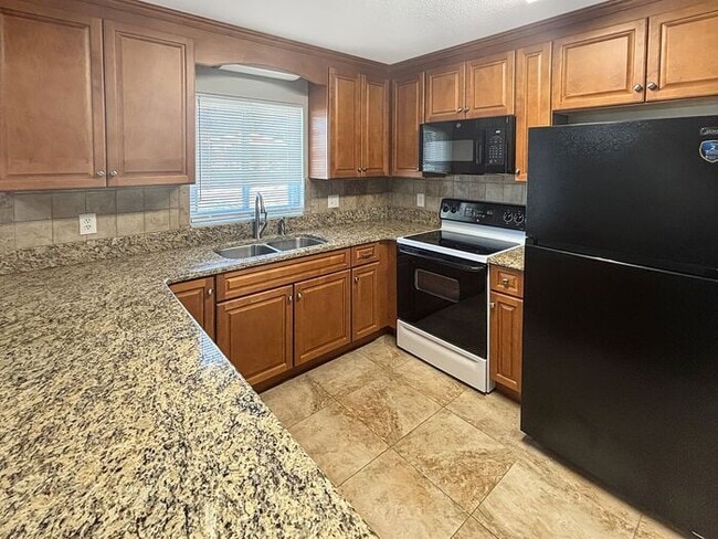 Building Photo - Bright & Inviting 4-Bedroom Home with Mode...