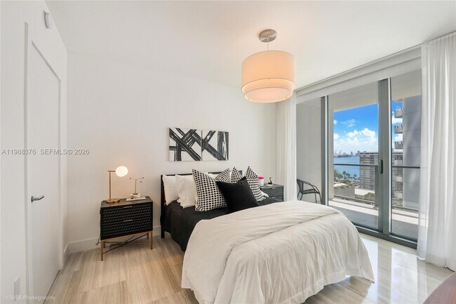 Building Photo - 1451 Brickell Ave