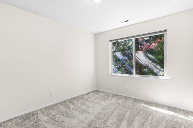 Building Photo - FOR RENT: CORNER LOT, Immaculate, lovely and spacious home - 5 bed, 3 bath + bonus room with 3-ca...